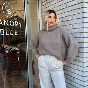Andrea Rollneck Pullover-Light Taupe