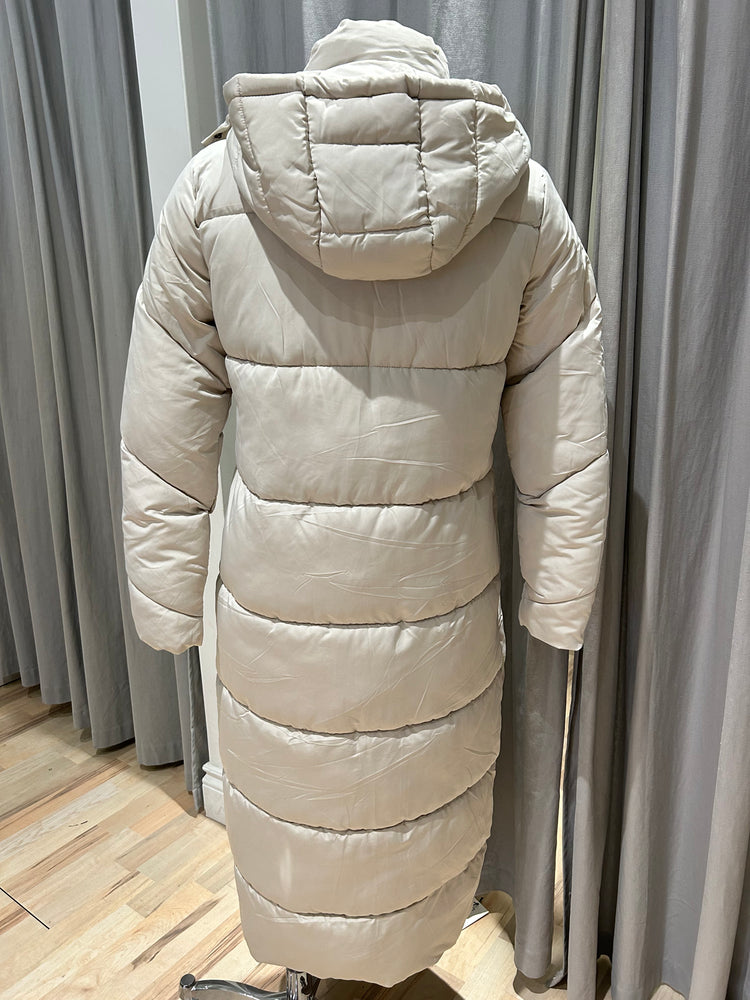 
            
                Load image into Gallery viewer, Women&amp;#39;s King Puffer Coat
            
        