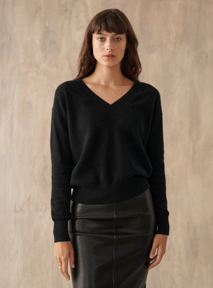 
            
                Load image into Gallery viewer, Cashmere Core V Neck
            
        
